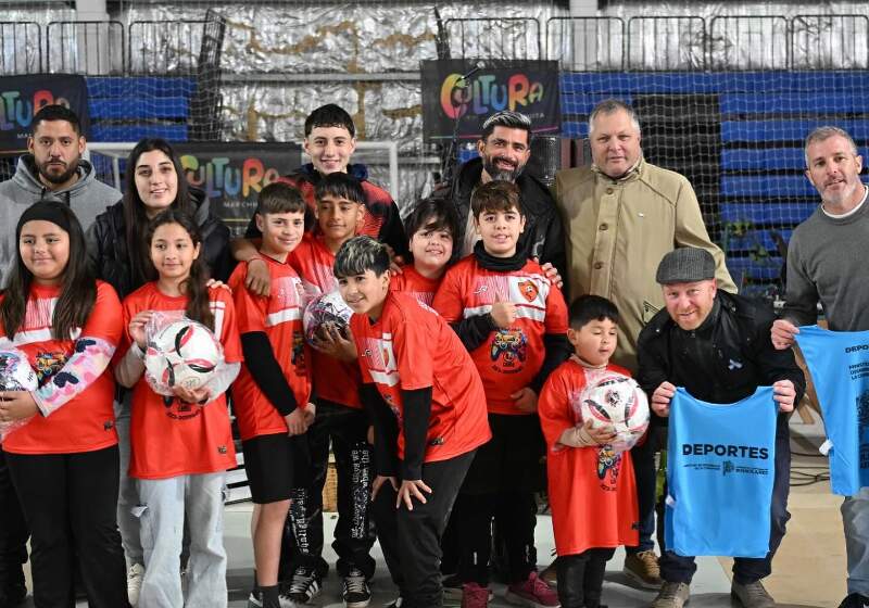 El intendente Walter Wischnivetzky encabezó la jornada que se desarrolló en el Polideportivo de Santa Clara.