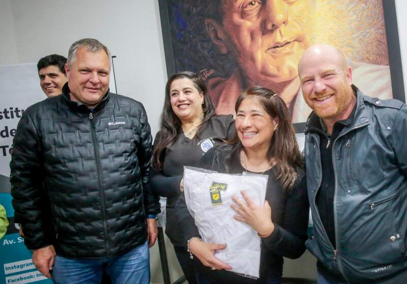 Los jóvenes que inician sus prácticas profesionalizantes recibieron ambos en un acto encabezado por el intendente.