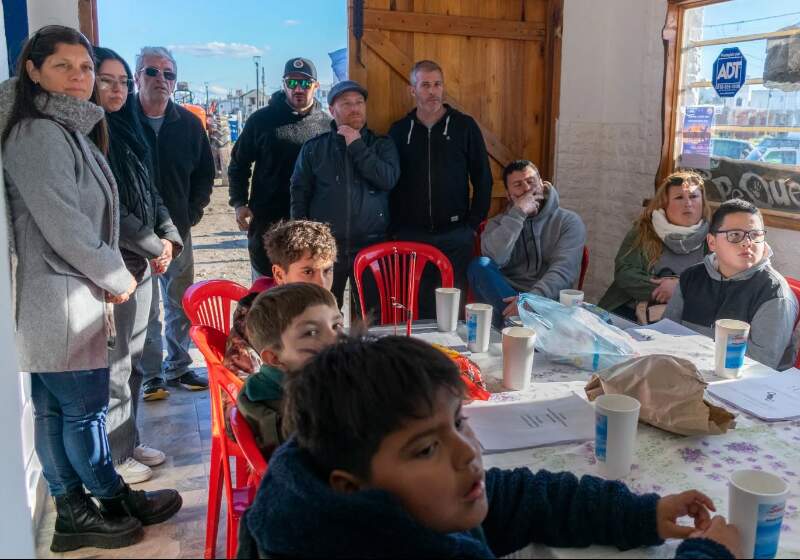 La propuesta se desarrolla en el Club La Escollera y convoca a chicos y chicas desde los 9 años, con clases teóricas y prácticas.
