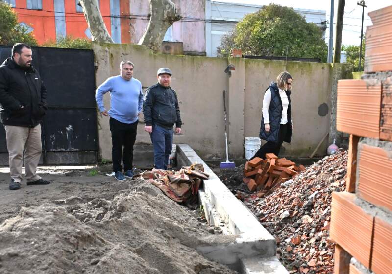 Wischnivetzky supervisó avances en cuatro instituciones clave junto a funcionarios municipales y reafirmó el compromiso con la infraestructura educativa.