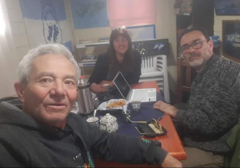El bibliotecario Marcelo Pizzi visitó la sede el 30 de agosto y brindará asesoramiento técnico para organizar la colección.