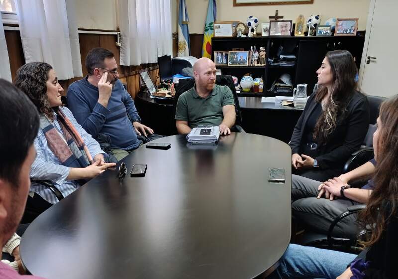 El municipio acordó un protocolo de acción con la Subsecretaría de Minería bonaerense. Participaron autoridades locales y provinciales.