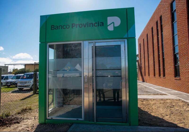 Se instaló en la Casa de la Provincia, en Cardiff y Monte Hermoso, donde también funciona el primer anexo bancario en la costa del distrito.