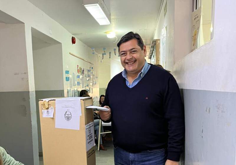 El candidato de Fuerza Patria compartió su sufragio en redes y convocó a expresar convicciones en las urnas.