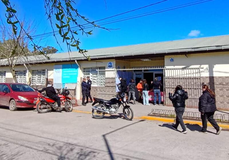Según autoridades de mesa, ese es el promedio de asistencia alcanzado hasta el mediodía en los centros de votación del distrito.