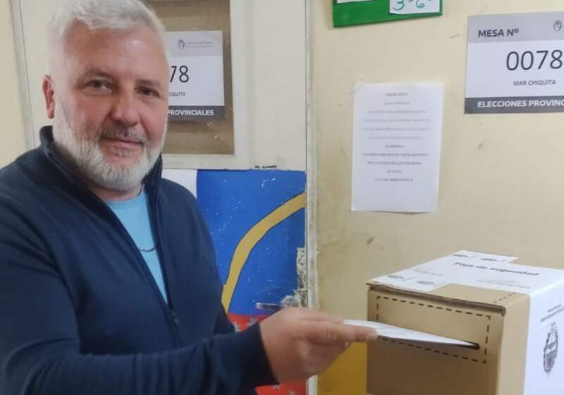 El oficialismo retiene casi el 50% de los votos. La Libertad Avanza, llega al 30%. Expectativa por el resto de los espacios para alcanzar el piso.