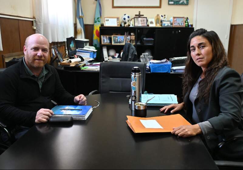 Lo dispuso el intendente de Mar Chiquita, Walter Wischnivetzky. Próximamente se anunciaría a Edgardo Veble en Turismo y Ambiente. Melanie Ibáñez, quedó interinamente en Prensa.