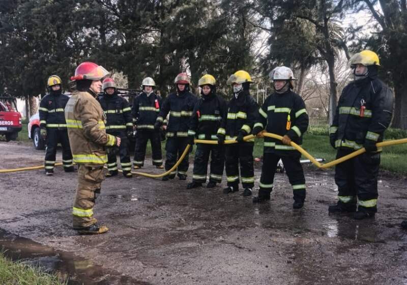 El curso fue dictado por instructores de la Federación Bonaerense y reunió a cuerpos voluntarios de nueve localidades.