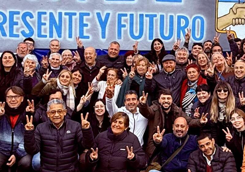 El senador electo encabezó una reunión con la militancia en Santa Clara. Lo acompañaron el intendente Walter Wischnivetzky y el Delegado Fabián Jacquet.