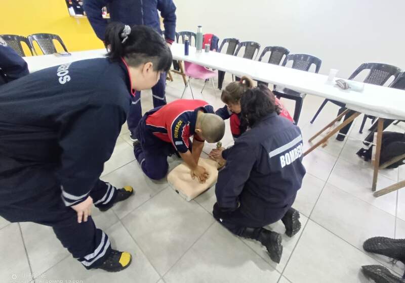 Dieciséis efectivos del cuartel reforzaron sus habilidades ante emergencias en un curso dictado por la Federación Bonaerense.
