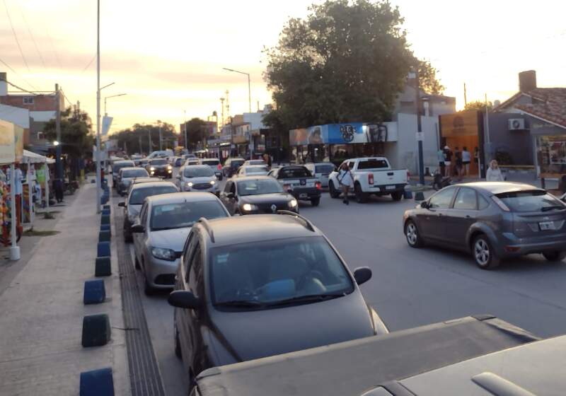 Lo determinó el gobierno a través del Decreto 614/2025 que permite trasladar feriados que caigan en sábado o domingo. 