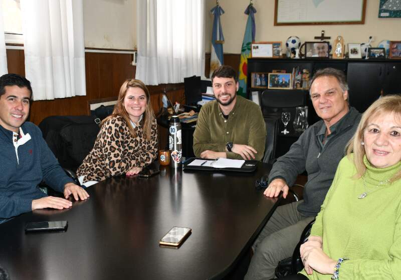 El encuentro abordó la modernización normativa y la incorporación de procesos constructivos actualizados en obras privadas del distrito.