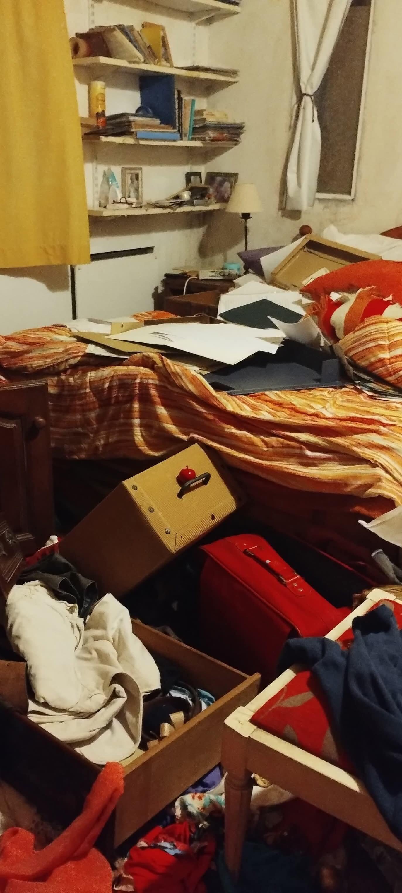 Robaron una vivienda en La Caleta y se llevaron un vehículo que es intensamente buscado