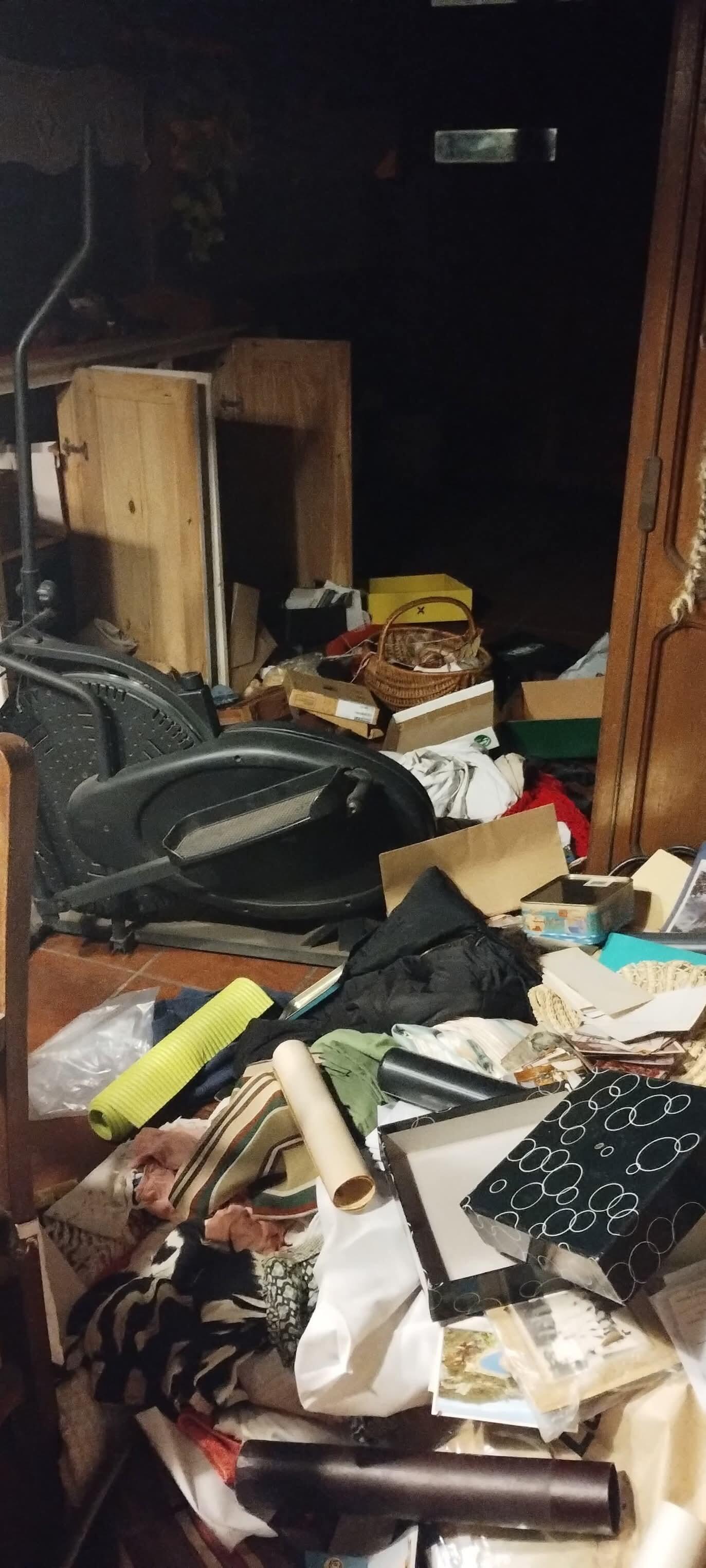 Robaron una vivienda en La Caleta y se llevaron un vehículo que es intensamente buscado