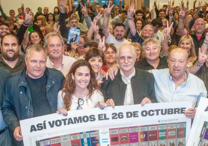 Fue recibido por Fabián Jacquet y Jorge Paredi en el Centro Cultural, ante militantes de 20 distritos de la Quinta Sección Electoral.