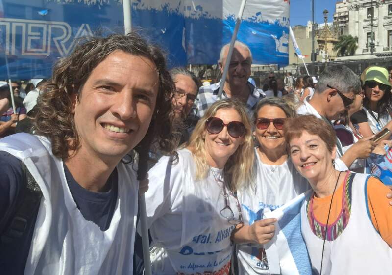 En Mar Chiquita, el acatamiento alcanzó el 90% y una delegación encabezada por Facundo Bissio, participó de la movilización convocada por CTERA.