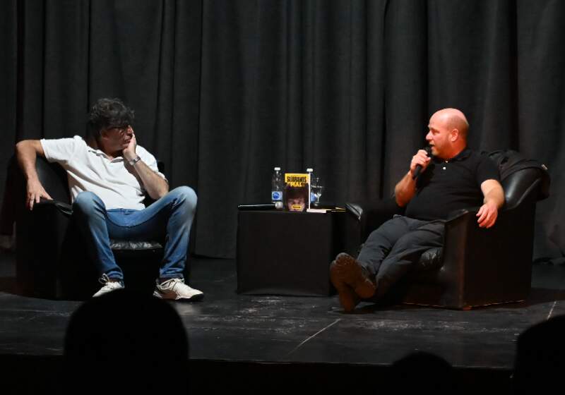  Fue en el Centro Cultural, acompañado por el intendente Walter Wischnivetzky.
