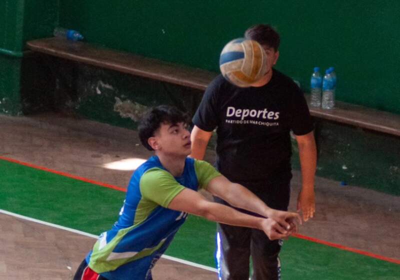 Se trata de dos oros, una plata y un bronce en Mar del Plata. Simón Paccusse y el equipo de Voley Sub 18, lideraron los podios.