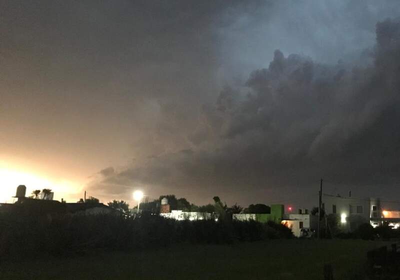 El SMN emitió alerta amarillo para la madrugada del miércoles. Se previeron chaparrones durante toda la jornada y viento variable.