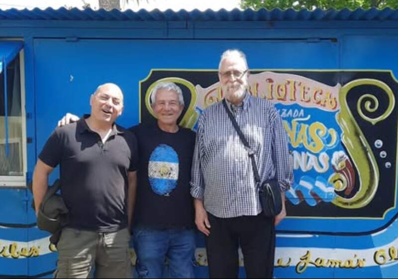 Eduardo Lualdi y Pedro Larragione visitaron el espacio cultural de Santa Clara y entregaron la edición N° 69 de “Cuadernos”.