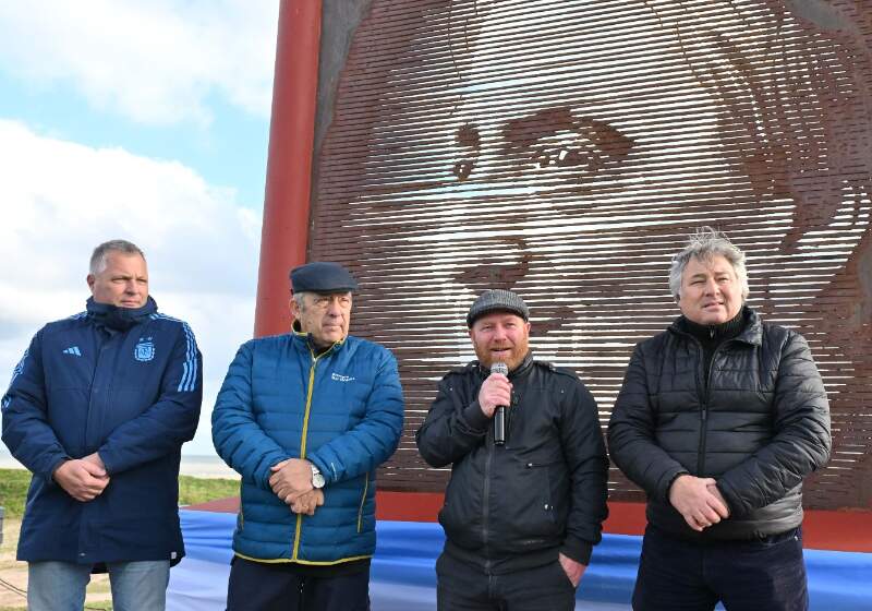 Fue en el monumento al ex presidente ubicado a la vera de la ruta 11 a la altura del barrio Playa Dorada.