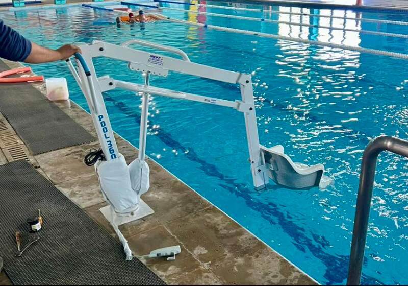 El equipamiento permite el ingreso al agua de personas con movilidad reducida.