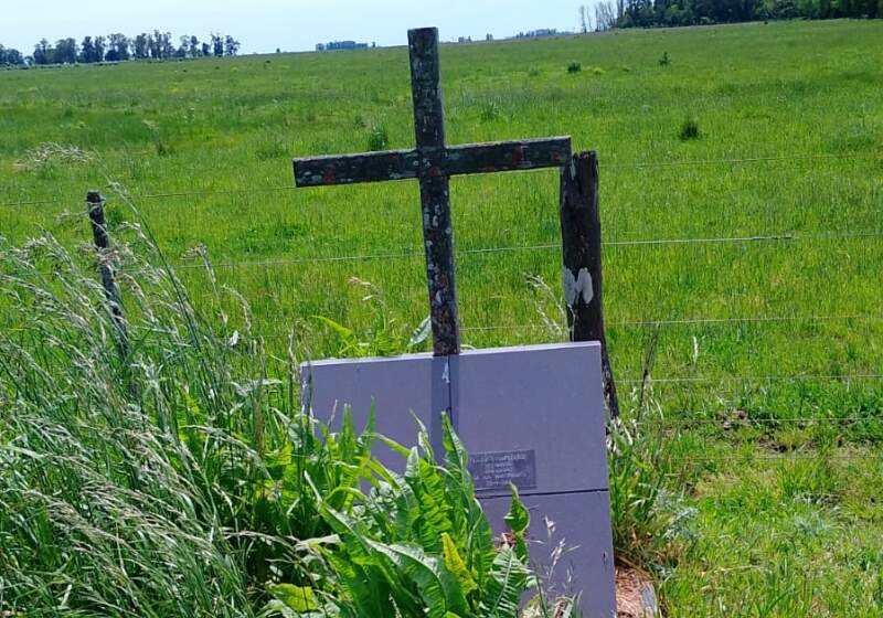 A 25 años del trágico accidente, vecinos alertaron sobre el deterioro del espacio conmemorativo en el camino del Espinillo.