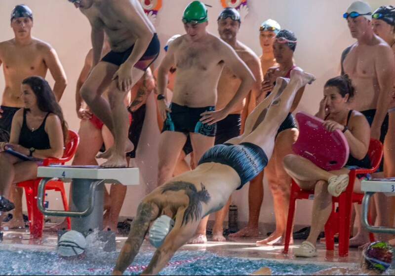 El evento se realizó en el natatorio municipal y reunió equipos recreativos y competitivos de Mar Chiquita y Mar del Plata.