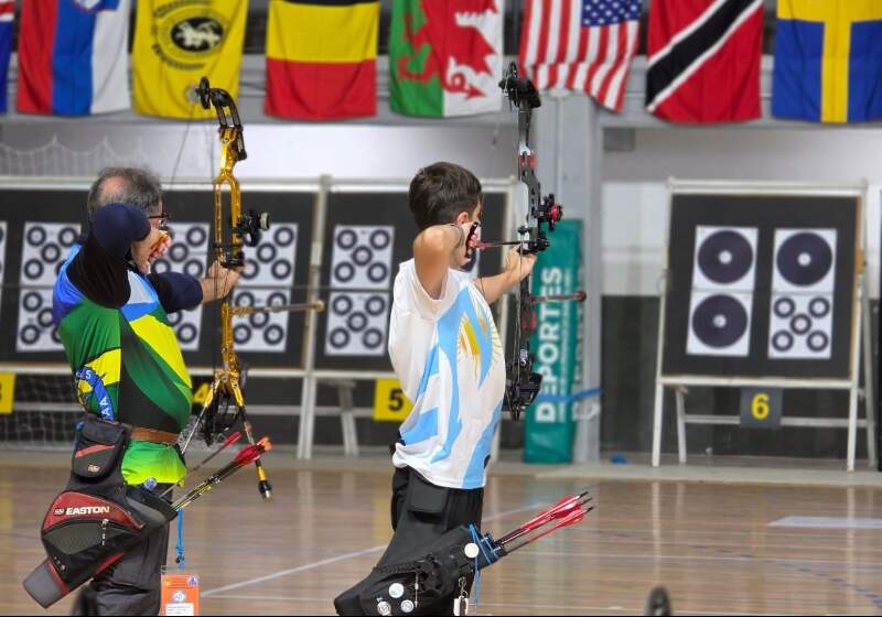 El certamen que se realiza en el Polideportivo de la ciudad y reunió a arqueros de 18 países, termina este sábado.