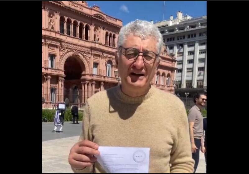  El intendente de Villa Gesell entregó un escrito en Casa Rosada y reclamó políticas públicas para fortalecer el turismo nacional.