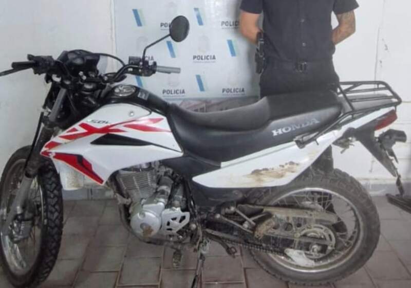 El vehículo fue hallado en un baldío del barrio Santa Elena y la fiscalía caratuló la causa como “robo” y “hallazgo”.