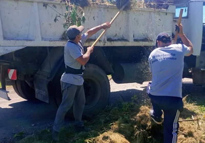 La Delegación a cargo de Matías Jara, informó de los trabajos de conservación en plazas, calles y espacios públicos.