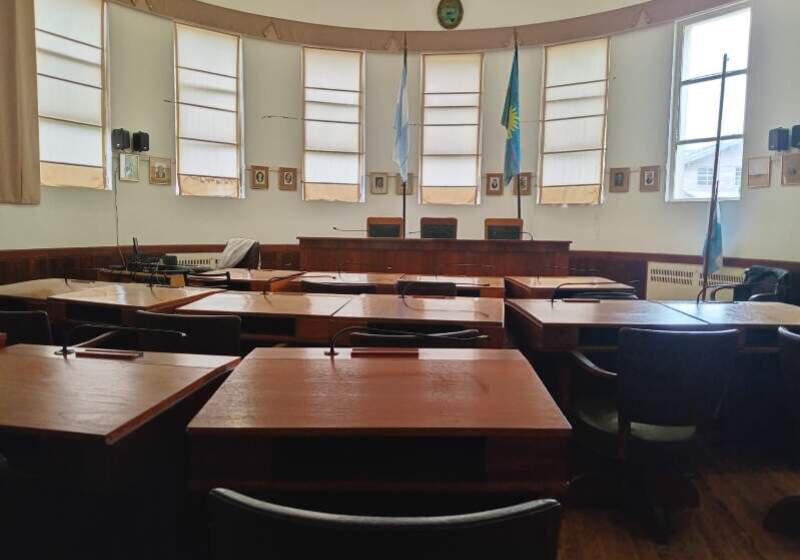 Serán cuatro ediles de Fuerza Patria y tres de La Libertad Avanza. El oficialismo mantendrá la mayoría simple. 