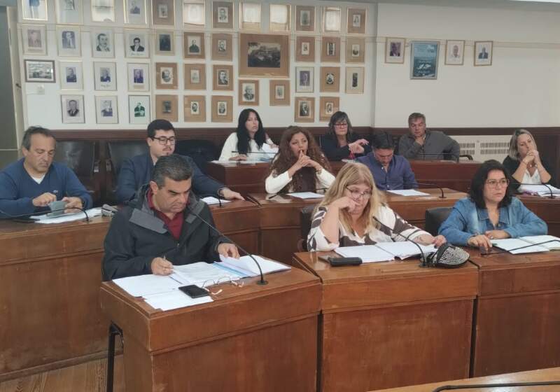 El oficialismo busca aprobar el Presupuesto 2026 y la Ordenanza Fiscal, mientras la oposición condiciona su presencia por el proyecto de más Paradores en las playas.