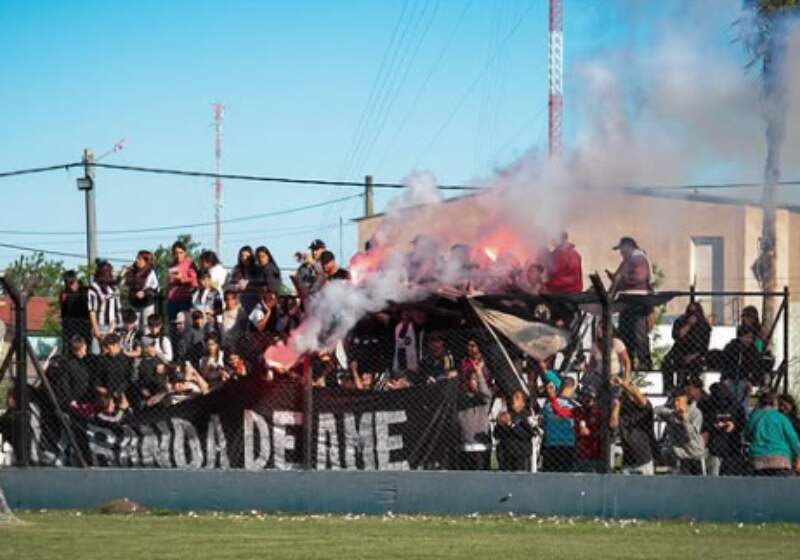 Hinchas participaron del festejo en la sede, donde se recordó su historia camino al centenario.