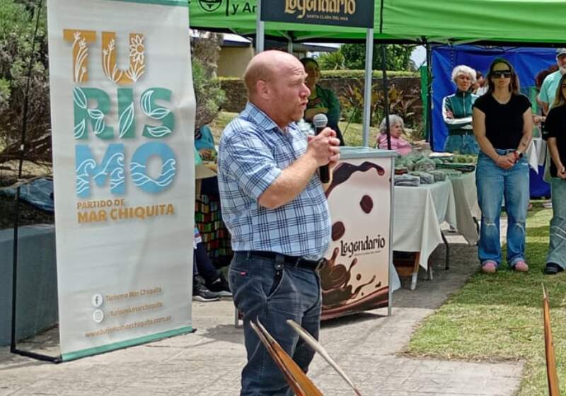 El intendente de Mar Chiquita, Walter Wischnivetzky, encabezó la apertura de la temporada 2025/26 en el Centro de Atención al Visitante de Balneario Parque.