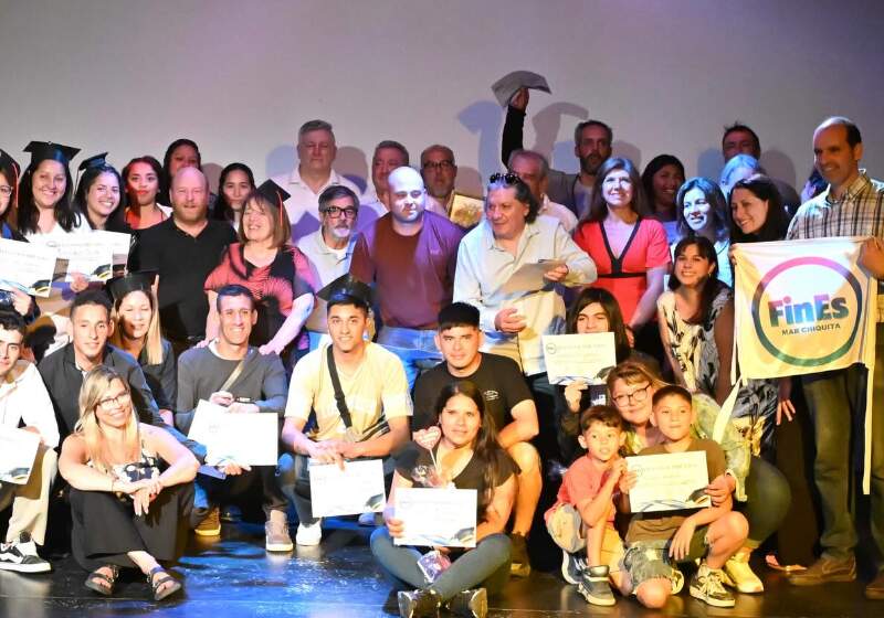El acto incluyó un homenaje a los Veteranos de Malvinas de Mar Chiquita, nombrados padrinos del programa en un gesto de unidad comunitaria.
