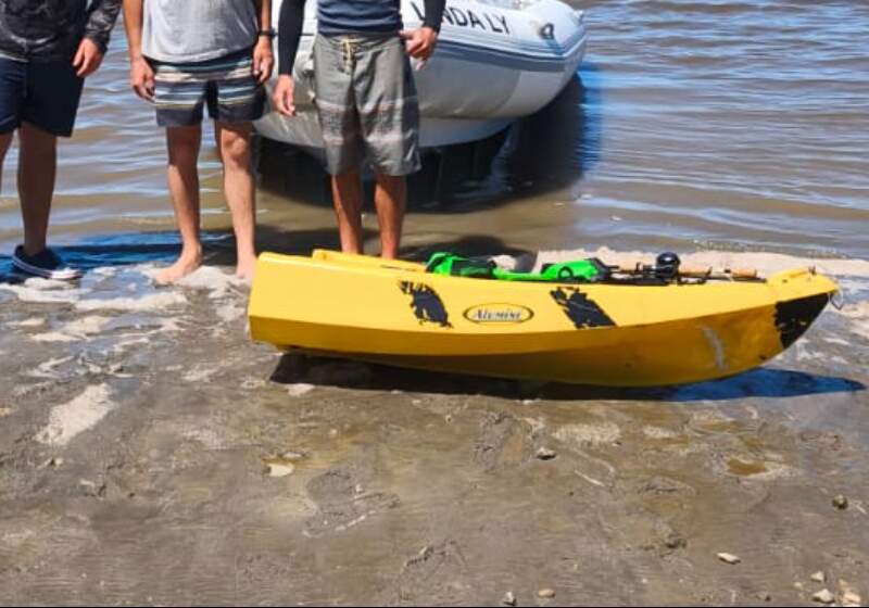 El joven había salido de Balneario Parque Mar Chiquita y quedó a la deriva tras quebrarse su embarcación en dos partes.