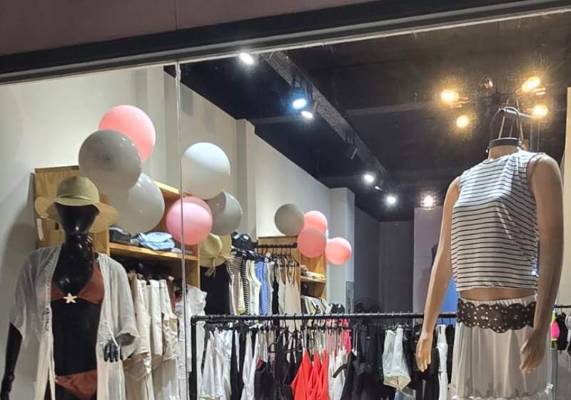 La tienda de Luarca 217 lanzó outfits frescos y accesibles para la temporada, con prendas versátiles pensadas para distintas edades y estilos.