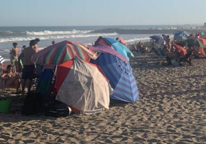 La temperatura superó los 38° y el 2025 se despide con una jornada ideal para la playa. El calor y viento continuarán.