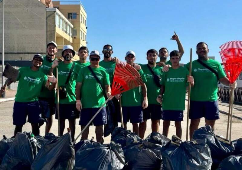 El equipo municipal trabajó desde las primeras horas del 1 de enero en distintos puntos de la costa de Santa Clara.