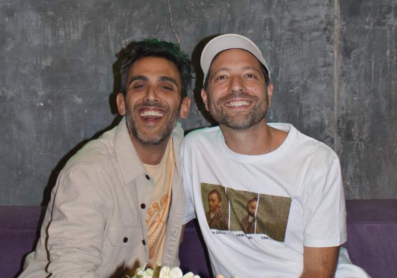 El dúo éxito de Spotify llegará el sábado 24 de enero a Ogham Riders con un espectáculo interactivo de música, humor e improvisación.