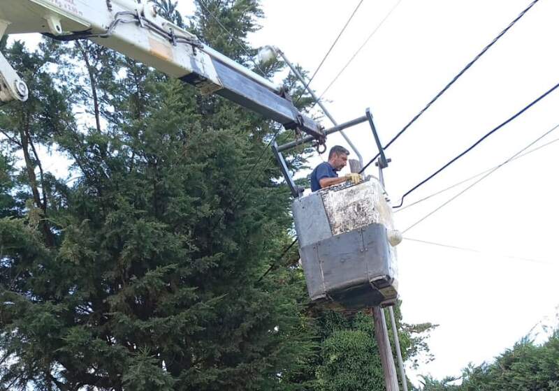 La cuadrilla de Electromecánica realizó tareas de arreglo de luminarias y reemplazo de equipos por tecnología LED.
