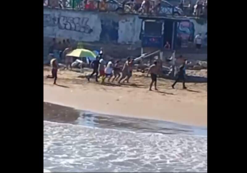 Guardavidas, Defensa Civil y Policía desplegaron un operativo tras el avance repentino del mar que afectó distintos balnearios.