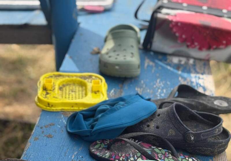 Los puestos del Operativo de Seguridad en Playas comenzaron a recibir elementos arrastrados por la corriente para que vecinos y turistas puedan recuperarlos.