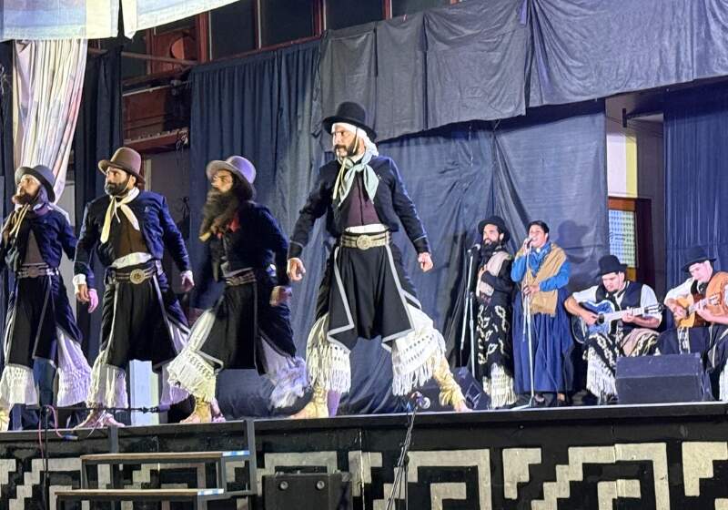El Conjunto de Malambo de la Escuela Gaucho Argentino clasificó a la final tras competir en el escenario Atahualpa Yupanqui.