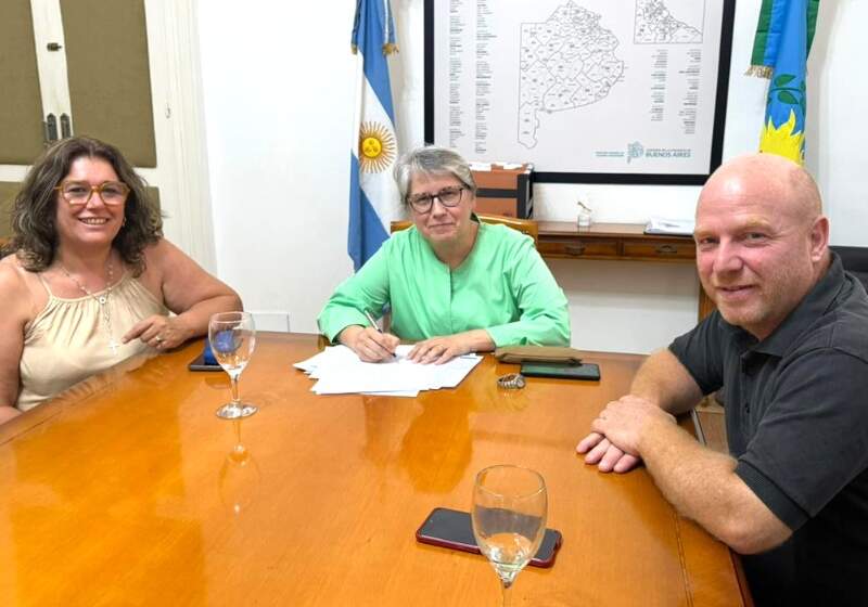 Wischnivetzky y Serantes se encontraron con Flavia Terigi para coordinar acciones sobre tres edificios educativos en Mar Chiquita, afectados por la decisión del gobierno nacional.