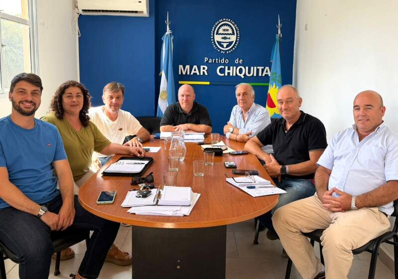El intendente y el titular de la Sociedad Rural encabezaron una reunión en Santa Clara con la red vial rural y la coordinación de acciones de prevención como ejes. 