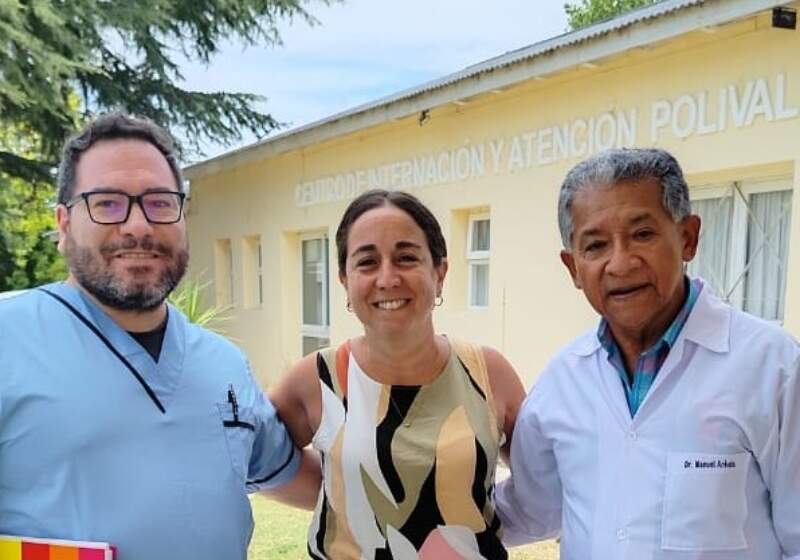 La profesional comenzará a atender desde el 30 de enero y fue presentada por el secretario de Salud y el director del establecimiento.