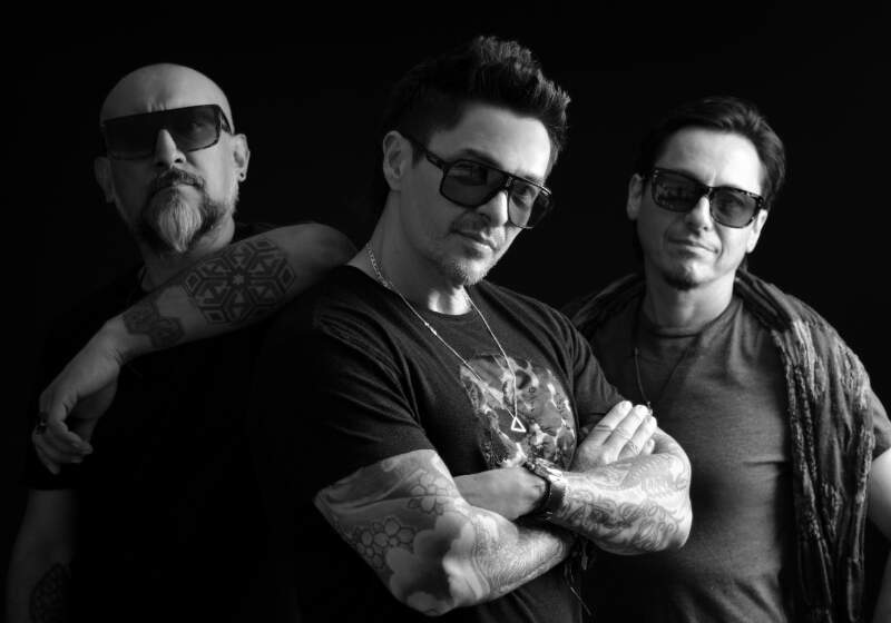 La banda mexicana presentó una reinterpretación del clásico de Miguel Mateos, incluida en su EP “Contigo”, con un sonido que combina nostalgia noventera y electrónica actual.